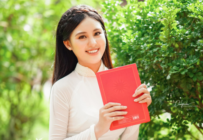 Không chỉ xuất sắc trong việc học tập, nhờ nhan sắc của mình, Bảo Ngọc còn mạnh dạn thử sức với các cuộc thi hoa hậu. Năm 2016, nữ sinh 9X Học viên Cảnh sát thi Hoa hậu Việt Nam. Năm 2017 cô lọt vào top 15 với danh hiệu Người đẹp Dạ hội của cuộc thi Hoa hậu Biển Việt Nam toàn cầu.