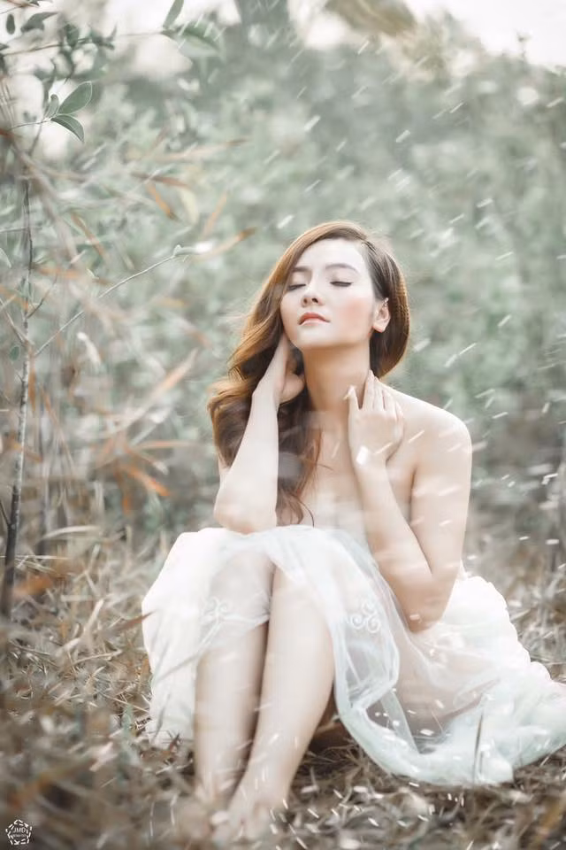 Theo tìm hiểu, nữ biker xinh đẹp được dân mạng để mắt tới trong trận đấu giao hữu của ĐT U23 Việt Nam và U23 Malaysia vừa qua có tên là Minh Minh, một trong những nữ biker xinh đẹp nổi tiếng giới chơi xe Sài thành.