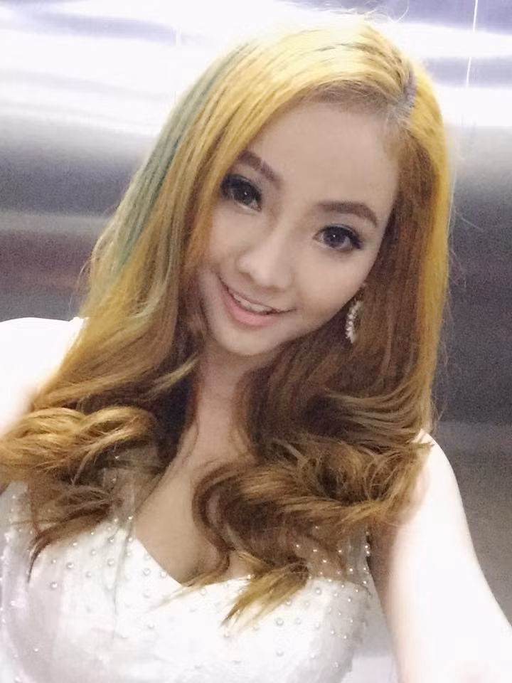 Mặc dù sở hữu thân hình mảnh khảnh nhưng Minh Minh lại có sở thích sử dụng những "chú ngựa chiến" với mã lực lớn như moto BMW, Ducati hay Exciter.