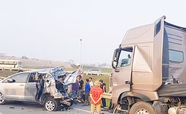 Theo lập luận của bị cáo Hoàng, anh chạy trên cao tốc Hà Nội - Thái Nguyên với vận tốc 60 - 65 km/h (tốc độ cho phép 80 km/h), xe lúc đó chở cũng không quá trọng tải và đặc biệt là đi đúng làn đường của mình. Còn với Ngô Văn Sơn, sau khi phát hiện mình đi quá đường dẫn vào đường xuống đã cho xe lùi lại sát hàng rào bên phải nhưng đã có báo đèn. Tuy nhiên, tài xế lái xe Innova điều khiển xe trong tình trạng quá nồng độ cồn và chở trên xe quá số người quy định (11 người).