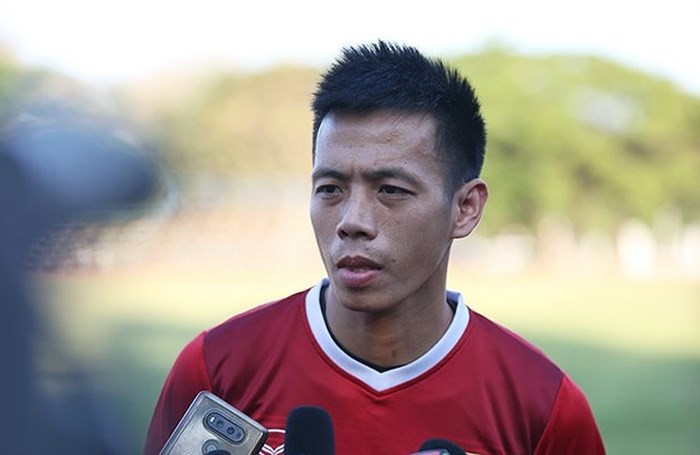 Thi đấu bên phía cánh trái trong sơ đồ 4-2-3-1 của đội tuyển Việt Nam sẽ là đội trưởng Văn Quyết.