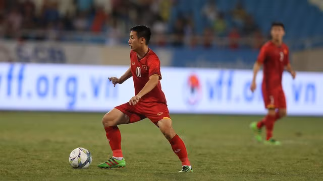 Hùng Dũng là một trong những tiền vệ thu hồi bóng tốt nhất hiện tại của bóng đá Việt Nam và việc bộ đôi Xuân Trường và Hùng Dũng thi đấu sẽ mang đến sự lưu thông bóng nhịp nhàng nơi tuyến hậu vệ.