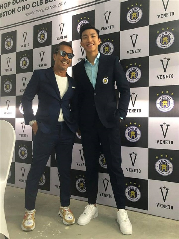 Ngay khi những hình ảnh ban đầu và clip được hé lộ, nhiều người hâm mộ đã không khỏi ngạc nhiên: "Cầu thủ bóng đá hay là ngôi sao điện ảnh đây", "Có phải Boys over flower phiên bản Việt không?".