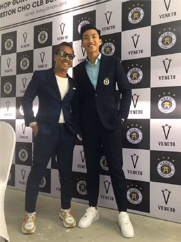 Ngay khi những hình ảnh ban đầu và clip được hé lộ, nhiều người hâm mộ đã không khỏi ngạc nhiên: "Cầu thủ bóng đá hay là ngôi sao điện ảnh đây", "Có phải Boys over flower phiên bản Việt không?".