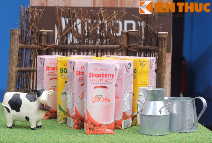 Sữa chua lên men được sản xuất từ những nông trại Hàn Quốc cũng góp mặt tại Hội chợ ẩm thực K-Food lần này.