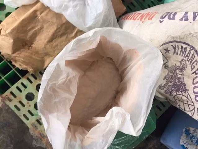 Phat hien hang tram kg thit ga tam han the-Hinh-2