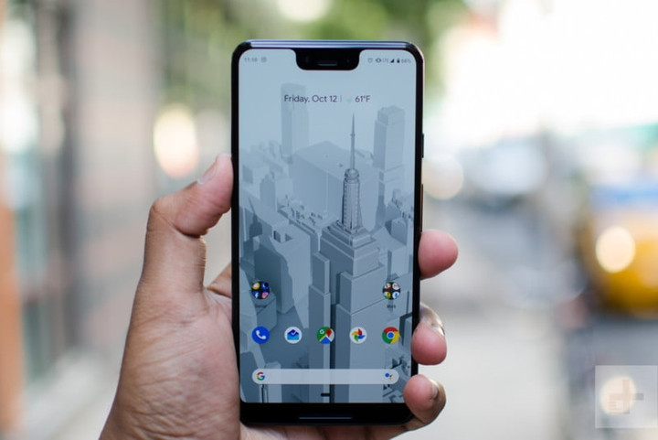 Google Pixel 3 XL là một trong những smartphone được đánh giá cao với thân máy chống nước ấn tượng.
