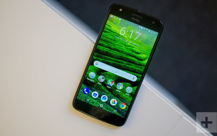 Motorola Moto X4 là chiếc điện thoại chống nước có giá cả phải chăng.