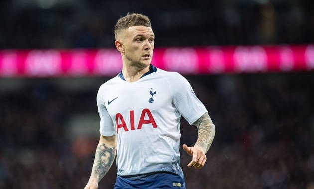 Kênh phát thanh chính thức của Napoli khẳng định hậu vệ phải Kieran Trippier của đội bóng nước Anh đang rất gần với việc gia nhập đội bóng chủ sân San Paolo. Theo Valter De Maggio, giám đốc của đài, Trippier có thể sớm gia nhập nhập đội bóng miền nam Ý, bất chấp sự quan tâm từ Juventus.
