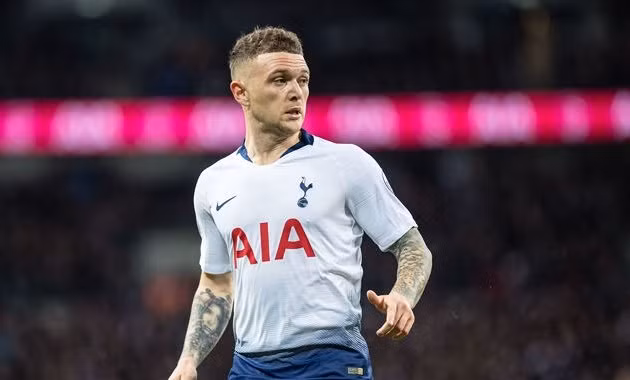 Kênh phát thanh chính thức của Napoli khẳng định hậu vệ phải Kieran Trippier của đội bóng nước Anh đang rất gần với việc gia nhập đội bóng chủ sân San Paolo. Theo Valter De Maggio, giám đốc của đài, Trippier có thể sớm gia nhập nhập đội bóng miền nam Ý, bất chấp sự quan tâm từ Juventus.