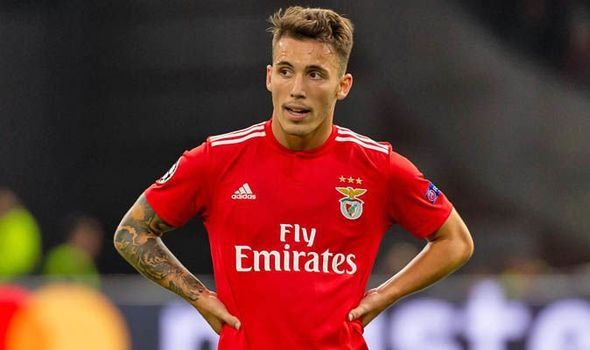 Arsenal được cho là đang giành pole trong thương vụ hậu vệ Alejandro Grimaldo của Benfica với Barcelona, MU và Liverpool.