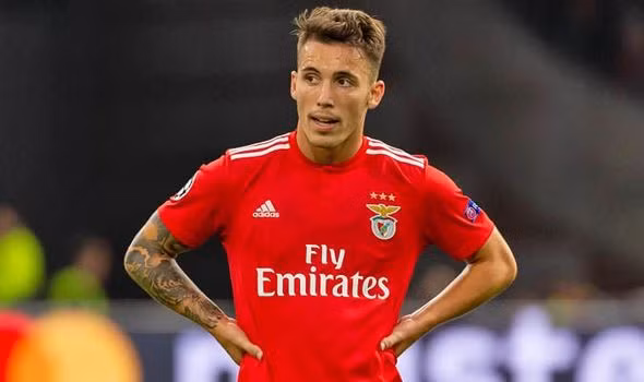 Arsenal được cho là đang giành pole trong thương vụ hậu vệ Alejandro Grimaldo của Benfica với Barcelona, MU và Liverpool.
