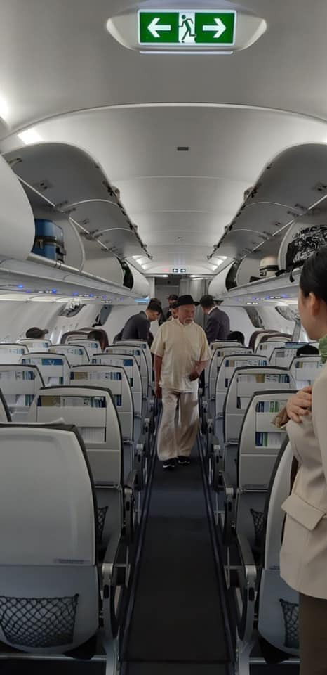 Không chỉ thường xuyên tập thể dục, cụ ông cũng được các cháu nhận xét là người có tính cách vui vẻ, hài hước. Có lẽ đó chính là bí quyết quan trọng khiến đến nay, ở ông hầu như vẫn không xuất hiện bất cứ dấu hiệu tuổi tác nào.