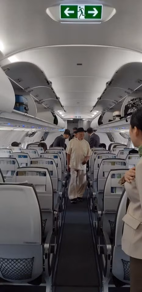 Không chỉ thường xuyên tập thể dục, cụ ông cũng được các cháu nhận xét là người có tính cách vui vẻ, hài hước. Có lẽ đó chính là bí quyết quan trọng khiến đến nay, ở ông hầu như vẫn không xuất hiện bất cứ dấu hiệu tuổi tác nào.