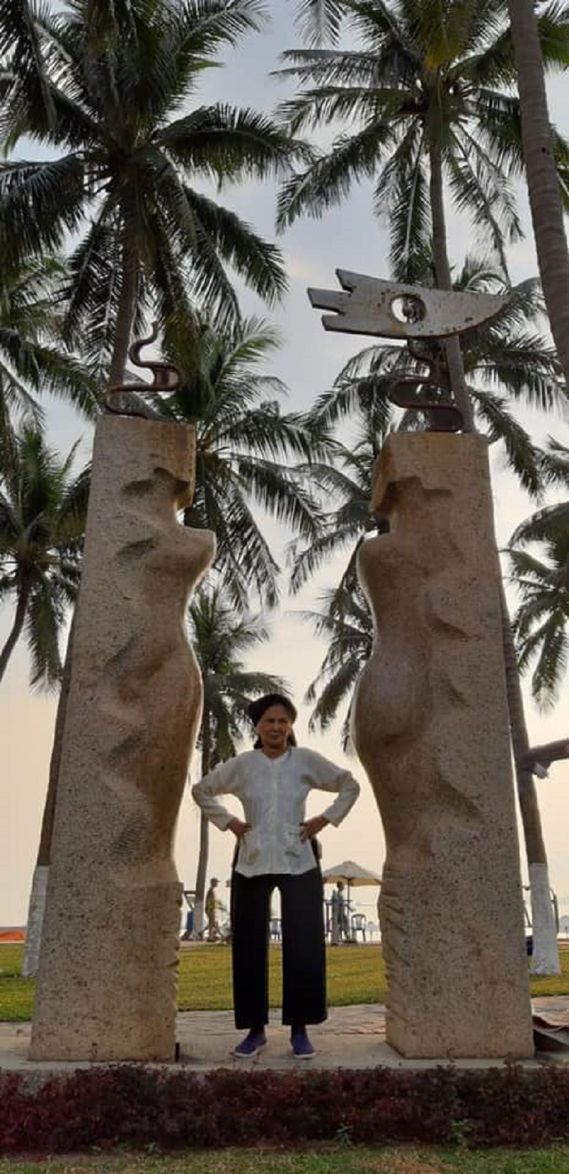 Trước chuyến đi, cả các con lẫn các cháu đều tỏ ra rất hào hứng. Ông cũng chỉ đạo các cháu đặt phòng, vé máy bay cũng như tham khảo các điểm du lịch sẽ đi.