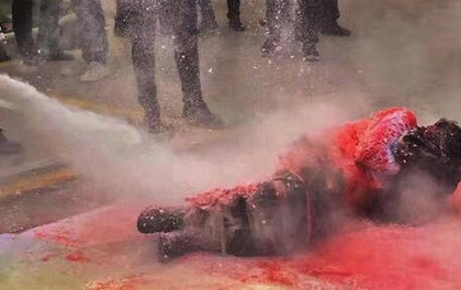 Bình chữa cháy bằng khí CO2 MT5 với phần vòi phun bằng nhựa cứng, được thiết kế dài hơn để tránh nguy hiểm cho người xịt khi phải tiếp xúc.