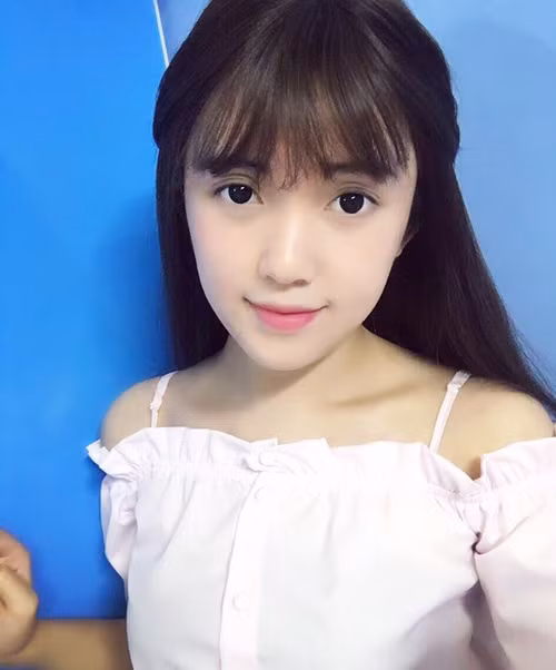 Sở hữu vẻ đẹp ngọt ngào trong sáng, không tì vết khá nhiều người phải dùng những từ ngữ cảm thán như "cực phẩm gia nhân" hay "đẹp vi diệu" để miêu tả về hot girl chuyển giới 9X - Hương Giang.