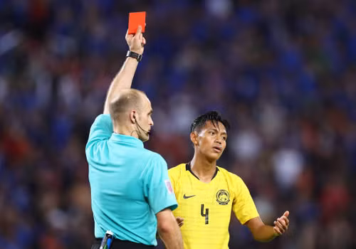 Vao chung ket, doi tuyen Viet Nam co vo van loi the truoc Malaysia