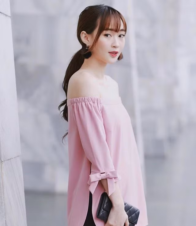 Sun Ht là một cô nàng hot girl được giới trẻ Hà thành vô cùng yêu mến. Trên trang cá nhân của cô hiện đang có gần 100.000 người theo dõi.