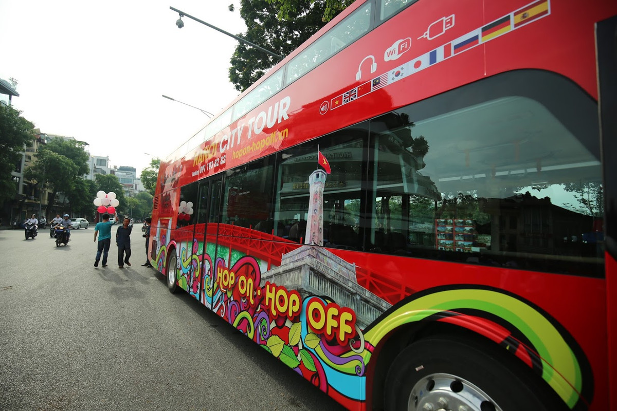 Còn nhớ cách đây không lâu, những chiếc xe buýt hai tầng này đã được sử dụng để đón các cầu thủ U23 Việt Nam trở về từ Trung Quốc sau khi hoàn thành nhiệm vụ tại giải U23 châu Á.