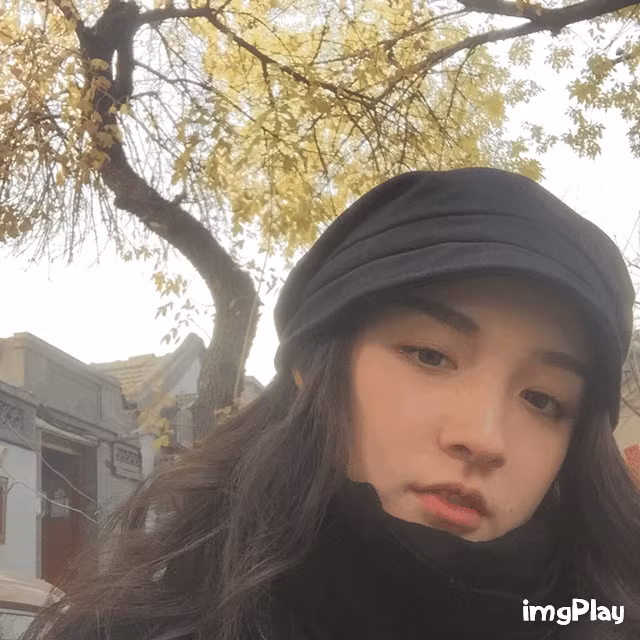 Mọi góc ảnh của Trần Minh đều mang đến vẻ quyến rũ lạ thường.