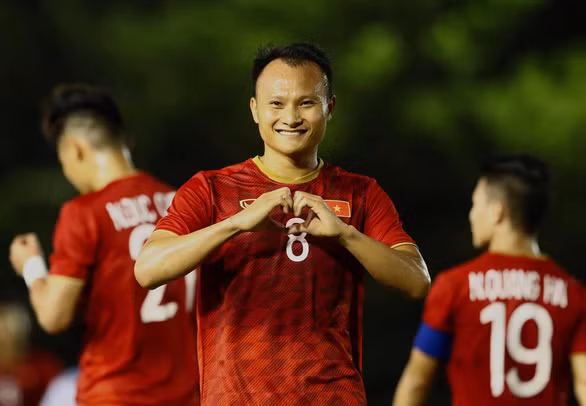 2 trận đấu được tung vào sân, Trọng Hoàng cho thấy sự già dơ của mình khi liên tục khiến đối phương không tài nào bắt nổi mình.