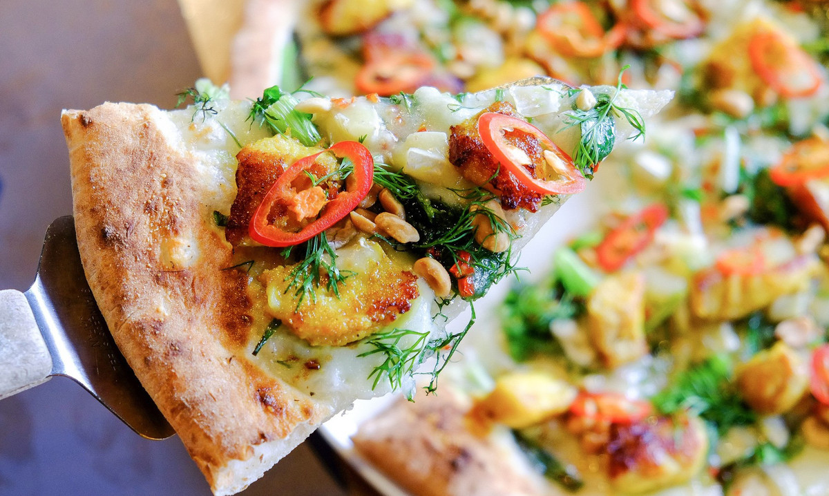 Nhìn món pizza khá chả cá khá hấp dẫn.