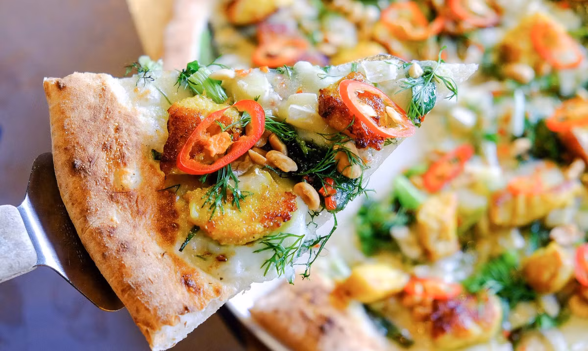 Nhìn món pizza khá chả cá khá hấp dẫn.