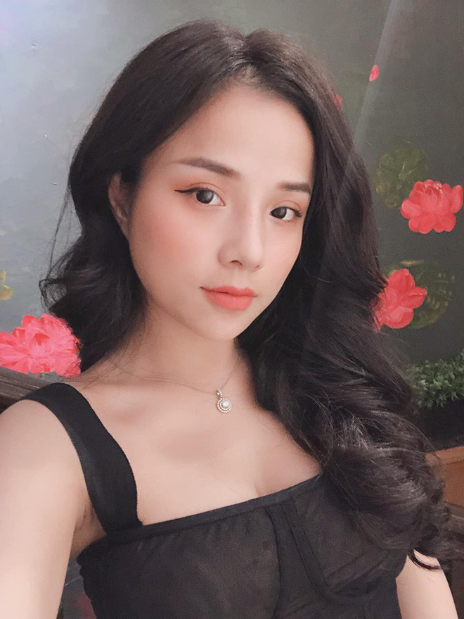 Không chỉ xinh đẹp, hot girl Thương Võ còn sở hữu giọng hát ngọt ngào và từng tốt nghiệp trường ĐH Văn hóa nghệ thuật quân đội.