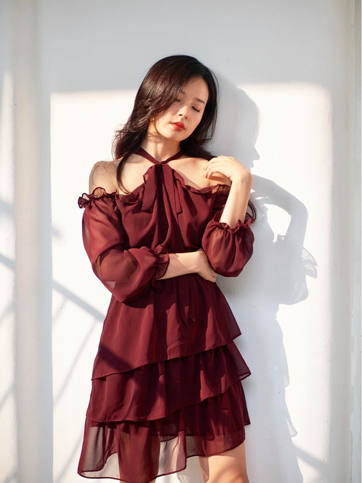 Midu gây thương nhớ với status cực ngầu: "Nắng xuyên nửa mảnh tâm hồn. Du vẫn được ngủ... phải không cả nhà".