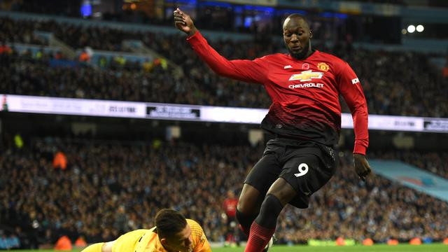 Romelu Lukaku có nguy cơ bật bãi khỏi Old Trafford. Trường hợp phải ra đi. Lukaku thích chuyển đến Juventus hơn. Vì thế, MU sẵn sàng đặt tiền đạo Bỉ lên bàn đàm phán với Lão phu nhân trong thương vụ hỏi mua Dybala.