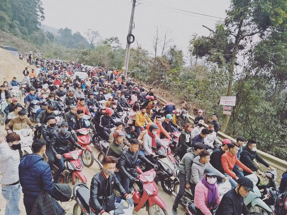 Dòng người đổ về các cung đường phượt có chặng ngắn và hợp lý như Tam Đảo, Tây Thiên, Ba Vì hay Mộc Châu trở nên đông đúc trong dịp nghỉ Tết vừa qua.