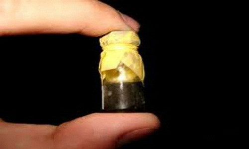 Bi cam yeu, con trai dung thuoc diet chuot dau doc me