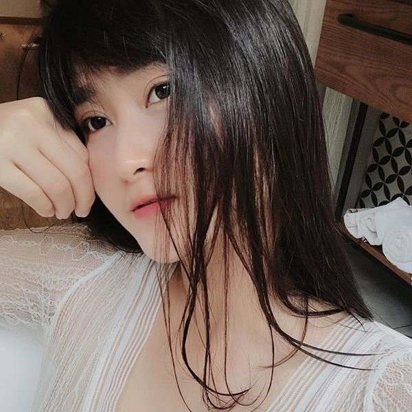 Theo như tiết lộ, Thùy Dương từng về thăm nhà người yêu ở Đông Anh (Hà Nội) nhiều lần. Bố mẹ Huy Hùng rất ủng hộ tác hợp cho 2 con. Cặp đôi này cũng đã về sống chung với nhau, thế nhưng cả hai vẫn chưa có ý định kết hôn.