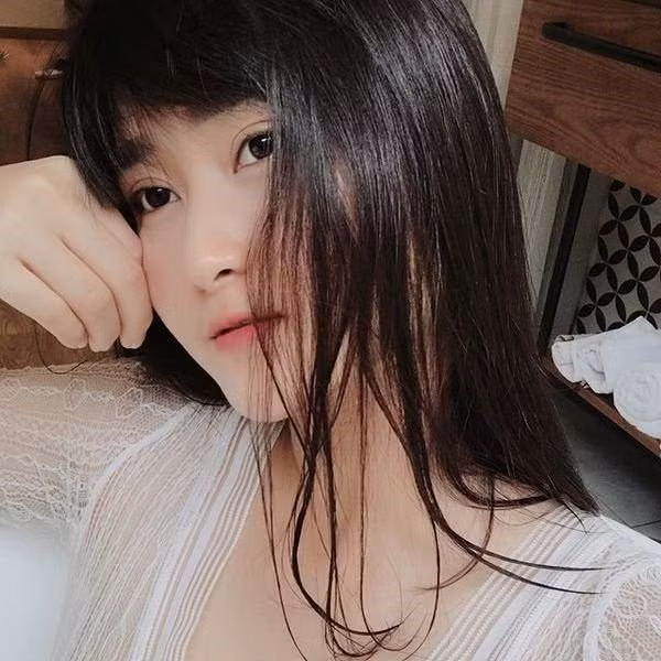 Theo như tiết lộ, Thùy Dương từng về thăm nhà người yêu ở Đông Anh (Hà Nội) nhiều lần. Bố mẹ Huy Hùng rất ủng hộ tác hợp cho 2 con. Cặp đôi này cũng đã về sống chung với nhau, thế nhưng cả hai vẫn chưa có ý định kết hôn.