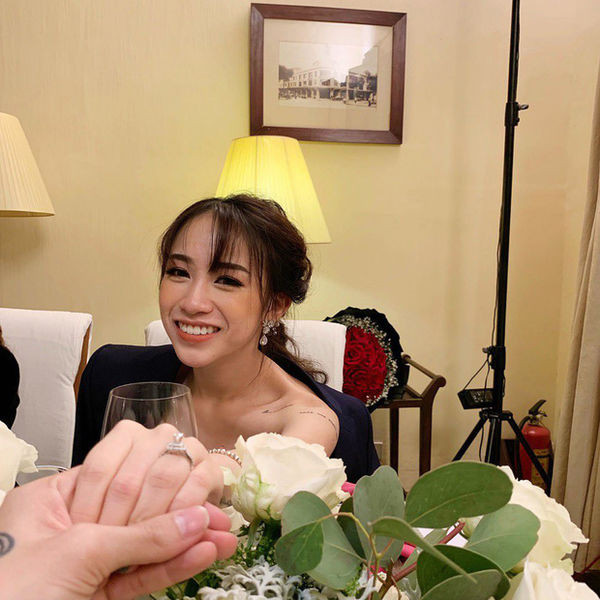 Màn phục vụ con gái chụp ảnh cưới tận tình của Minh Nhựa được nhiều người nhận xét anh quả thật là ông bố của năm.