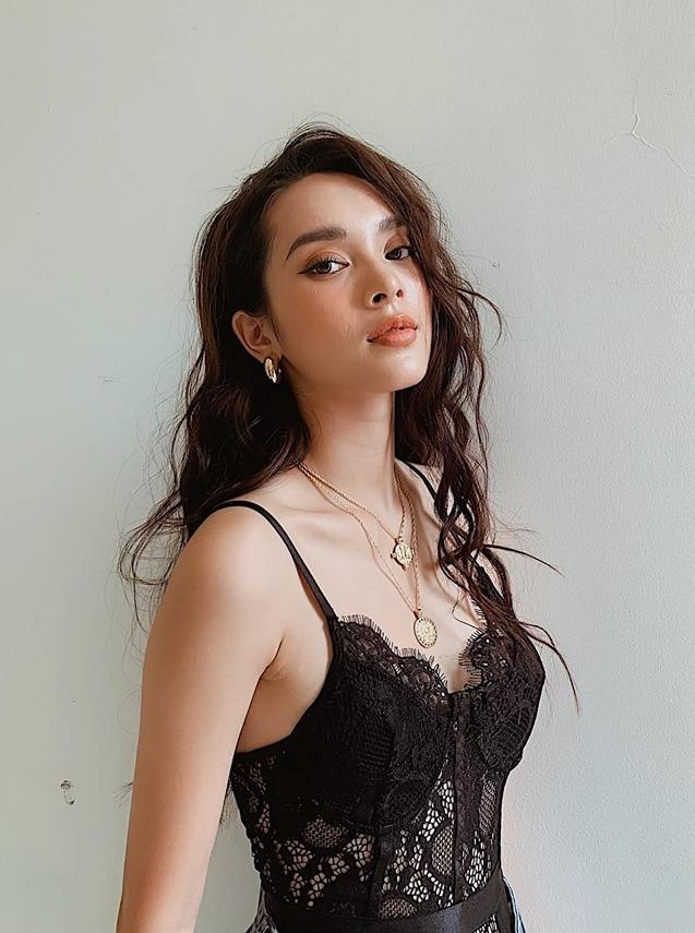 Hiện tại, Quỳnh Lương là người mẫu lookbook đắt show tại Hà Nội. Sau lần trở thành "người tình Soobin", cô được nhận xét là gương mặt triển vọng, có thể tỏa sáng nếu được giao những vai diễn dài hơi hơn.