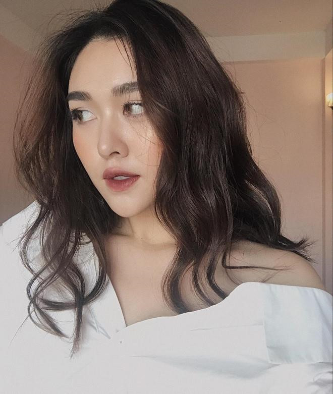 Tháng 5/2019, rapper Binz ra mắt MV GENE. Ngoài giai điệu và lời bài hát bắt tai, dân tình còn chú ý đến nhan sắc của nữ chính xuất hiện bên cạnh Binz. Đó là Nguyễn Tường San (sinh năm 2000), cựu học sinh THPT Phan Đình Phùng (Hà Nội), hiện là sinh viên Đại học RMIT.