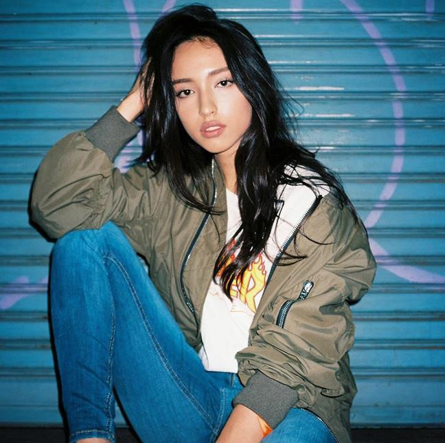 MV Hãy trao cho anh của Sơn Tùng M-TP gây tiếng vang lớn không chỉ bởi sự xuất hiện của rapper nổi tiếng Snoop Dogg mà còn có dàn mỹ nhân nóng bỏng. Trong đó, cái tên Taylor Tran (25 tuổi) là người mẫu, chuyên gia trang điểm và vũ công hip hop tại Mỹ.