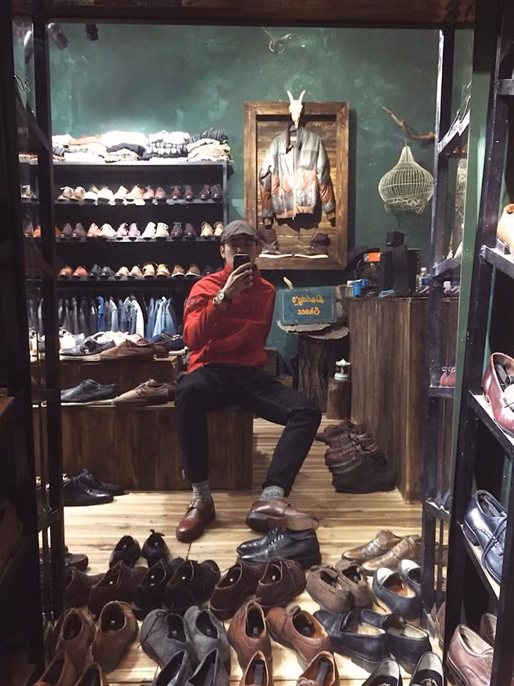 Khởi nghiệp với 20 đôi giày cũ.