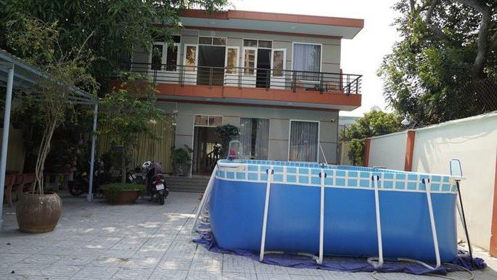 Thue villa co ca be boi, san vuon, khach nu 