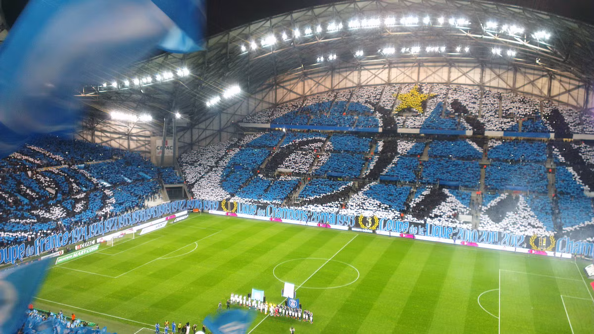 Sân nhà của CLB Olympique Marseille là Velodrome cũng được chọn làm một trong những sân đấu chính thức của Euro 2016. Đi vào hoạt động từ năm 1937, sau nhiều lần nâng cấp vào bảo trì, SVĐ này đã có sức chứa 60.031 chỗ ngồi và thuộc vào hàng SVĐ lớn nhất nước Pháp chỉ sau Stade de France. Tại kỳ Euro 2016, Velodrome sẽ tổ chức 4 trận vòng bảng, 1 trận vòng tứ kết và 1 trận vòng bán kết.