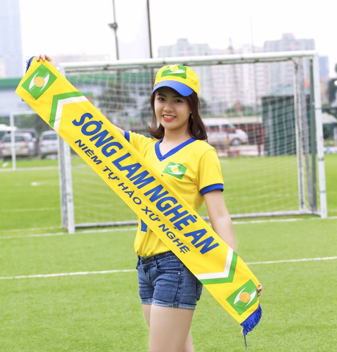 Băng rôn, trống và kể cả cờ đại cũng đã sẵn sàng và chỉ còn chờ đến ngày 9/8 để khai cuộc.