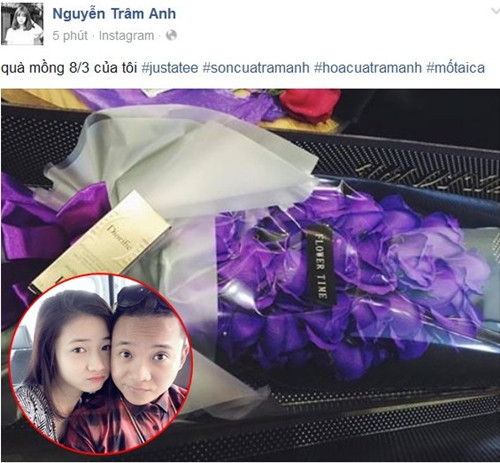 Hot girl Trâm Anh bạn gái của ca sĩ Justa Tee lại khoe bó hoa hồng tím vô cùng đẹp bên cạnh đó là một thỏi son khiến các fan nữ phải vô cùng ghen tỵ.