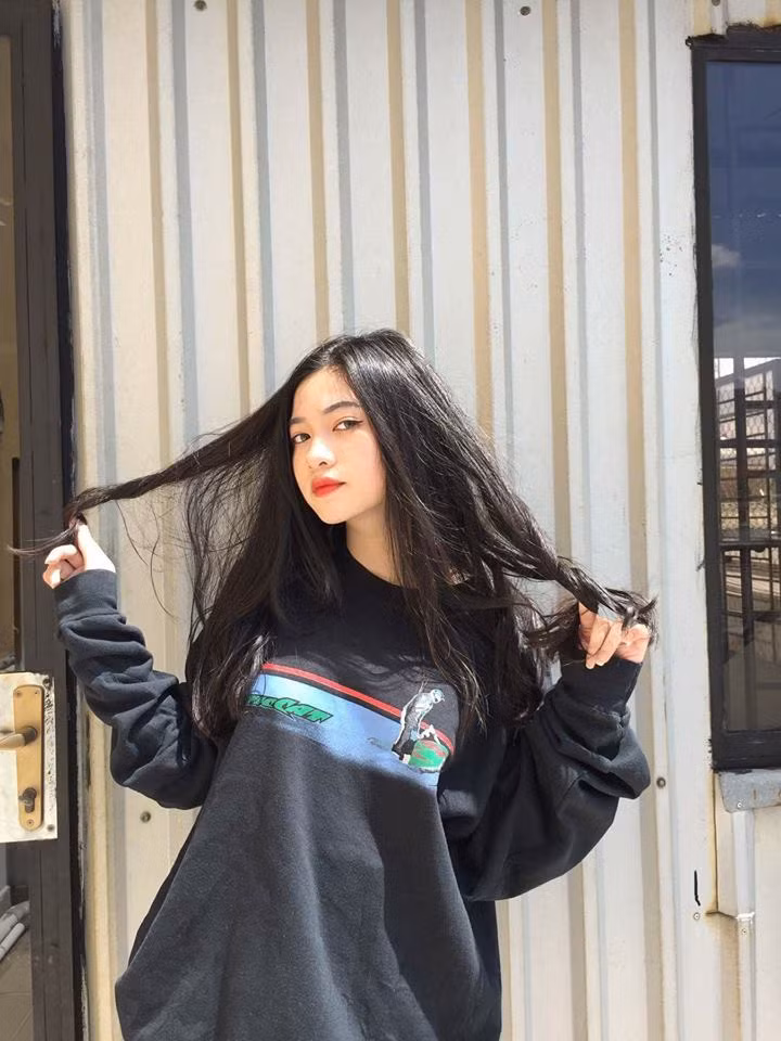 Bên cạnh đó, sở thích của nữ sinh 2001 Sài thành này là được chụp hình, ước mơ sau này của cô nàng là trở thành người mẫu ảnh.