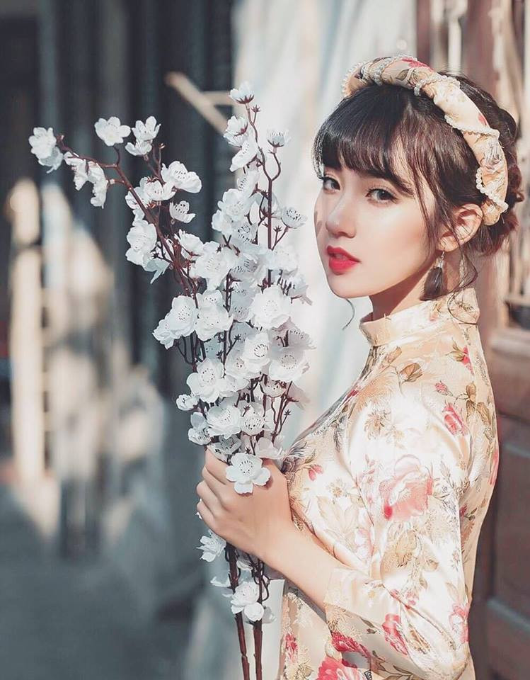 Mặc dù không bước ra từ cuộc thi sắc đẹp nào nhưng sức hút của Bùi Khánh Hà không thua kém bất kỳ hot girl nào.