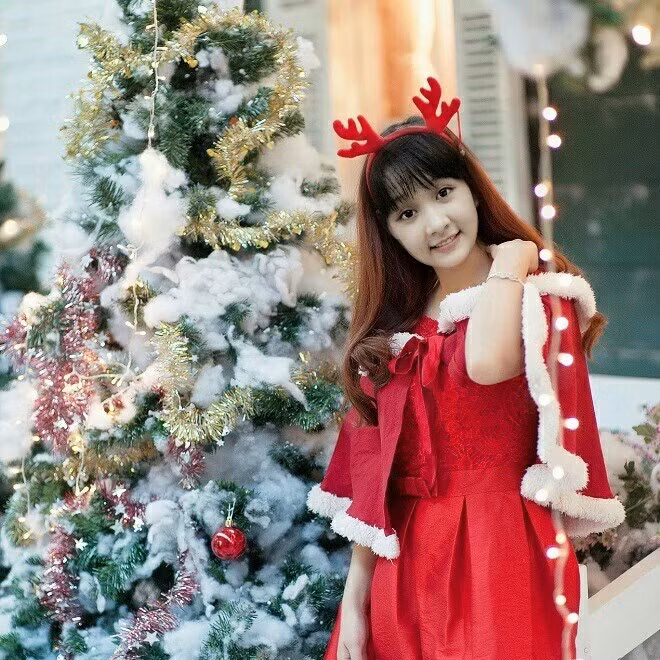 Theo chia sẻ của Hoàng Thị Minh vì được sinh ra và lớn lên ở vùng đất quan họ, từ nhỏ đã được nghe các bà, các mẹ, các liền anh liền chị hát quan họ nên cô bạn này sớm được tôi luyện và "chất" quan họ đã ngấm dần vào huyết quản.