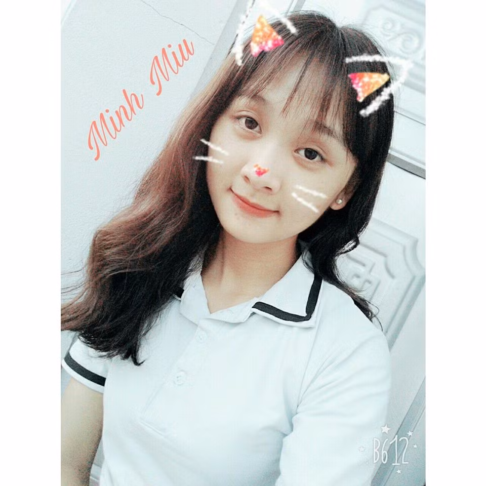 Sở hữu chất giọng ngọt ngào, nhưng từ trước đến nay, Hoàng Thị Minh chưa tham dự bất cứ một cuộc thi hát nào mà cô chỉ hát góp vui cho các hoạt động của trường lớp.