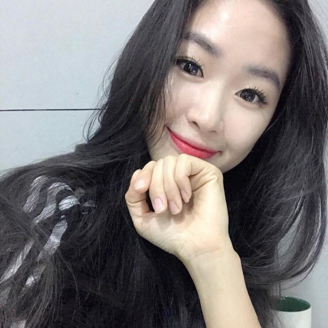 Quá trình "lột xác" của thiếu nữ Hàn Quốc có nickname @gooniini thực sự khiến người khác phải khâm phục khi từ một cô gái béo ú với những ngấn mỡ thừa từng tảng để rồi bằng lòng quyết tâm và ý chí phấn đấu vì cái đẹp đã giúp cô trở lại với thân hình vạn người mê.