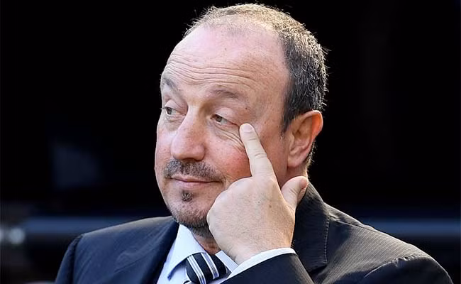 Benitez đòi chi đậm: Thứ 4 vừa qua, HLV của Newcastle, Rafael Benitez đã có cuộc gặp mặt với chủ tịch Mike Ashley và đề đạt kế hoạch cho mùa giải sau,khi họ lên chơi ở Ngoại hạng Anh, nội dung đặc biệt quan trọng là công tác chuyển nhượng cầu thủ. Theo tờ Daily Mail, Newcastle sẽ có khoảng 100 triệu bảng để chiêu mộ tân binh. Ảnh: Daily Express.